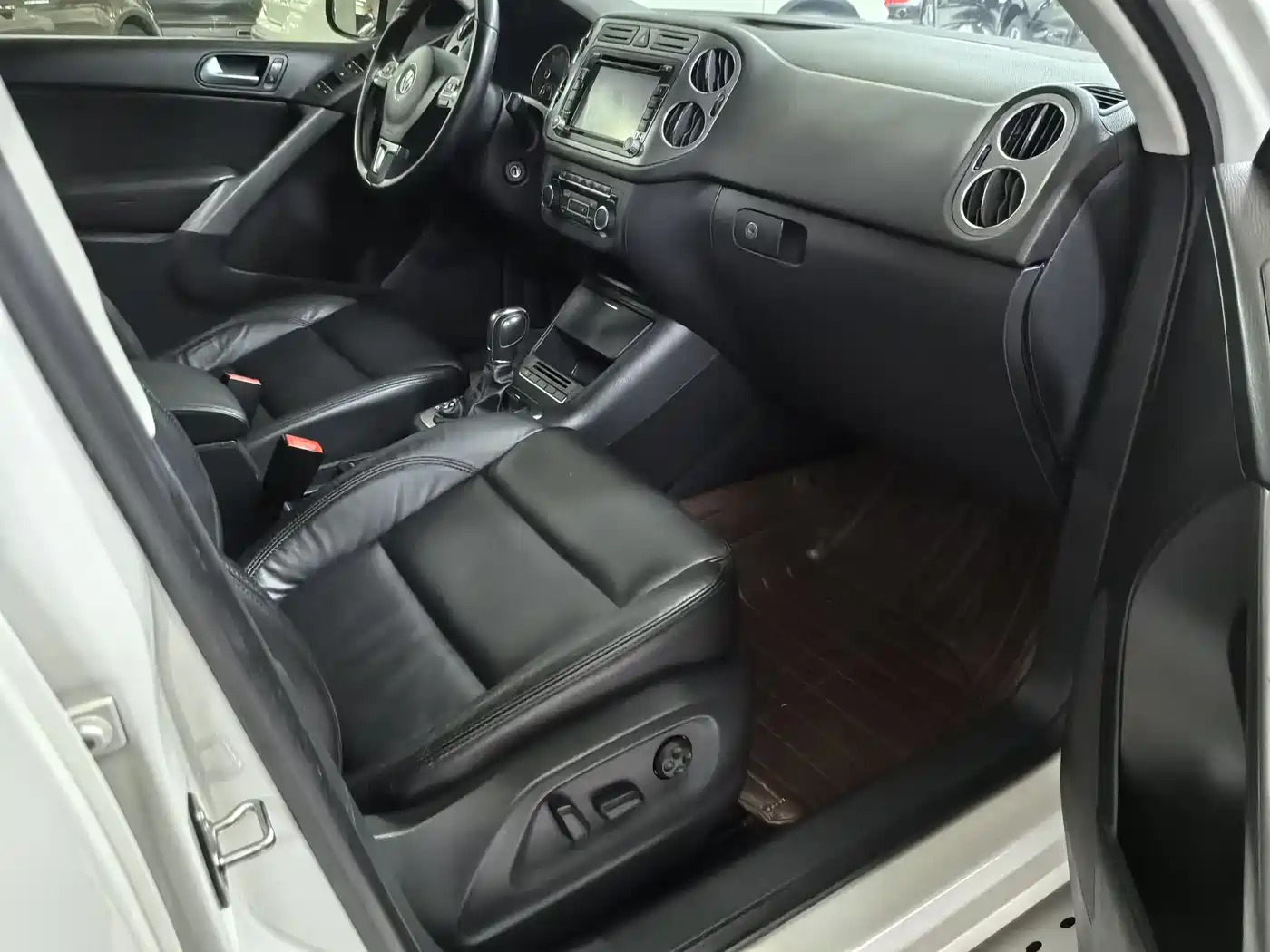 Volkswagen Tiguan 2012 1.8TSI Automatic 4WD Trend Edition фото 12