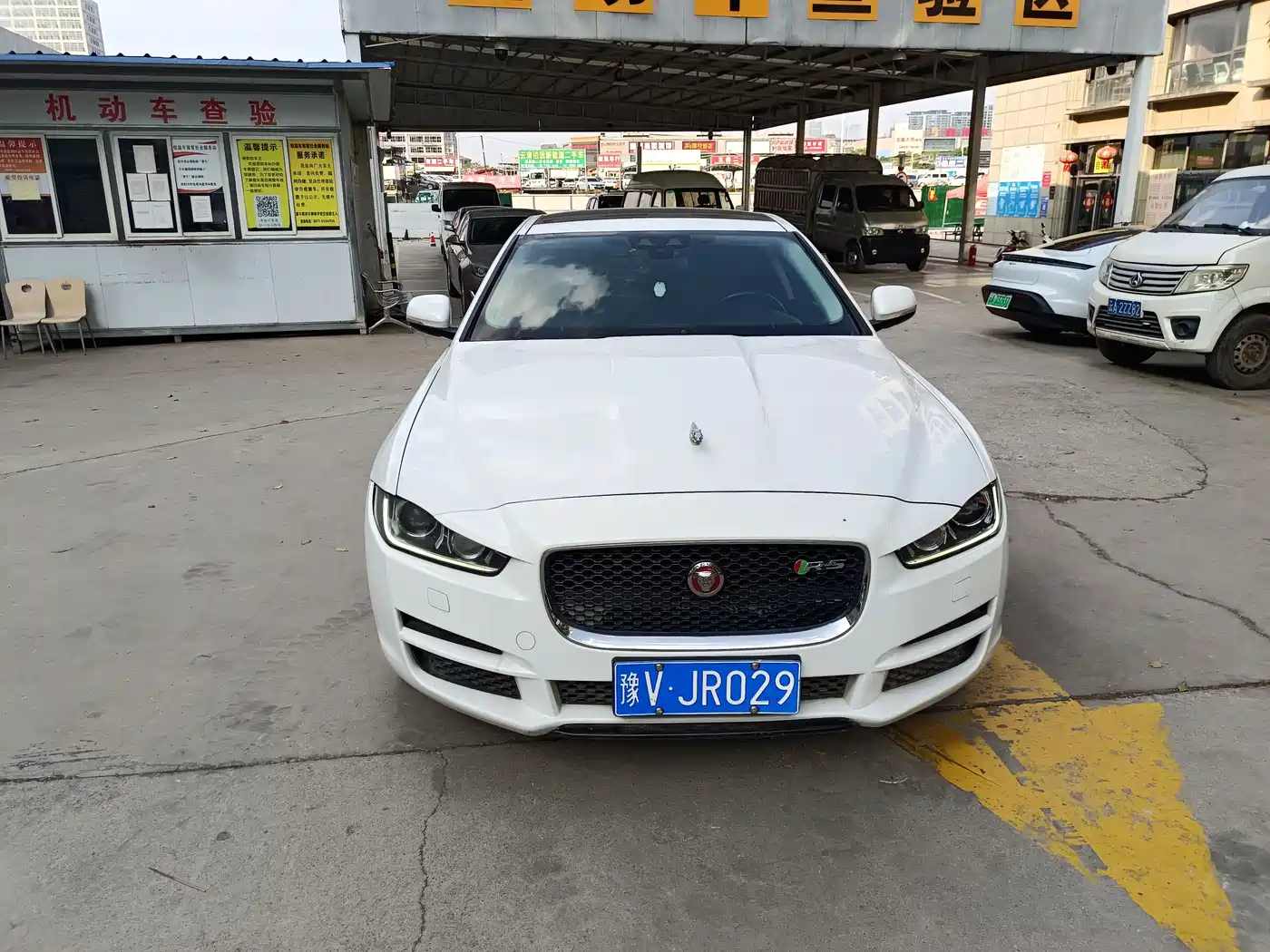 Photo 2 - Jaguar XEL