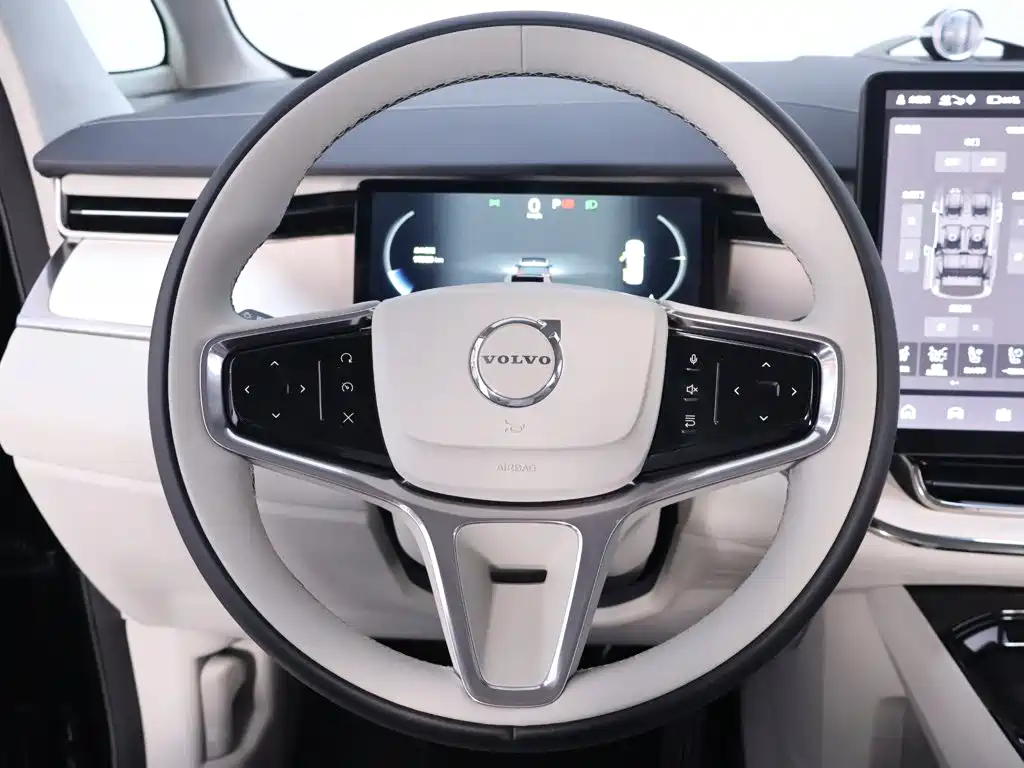 Фото 16 - Volvo EM90