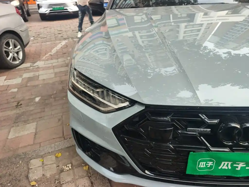 Photo 7 - Audi A7L