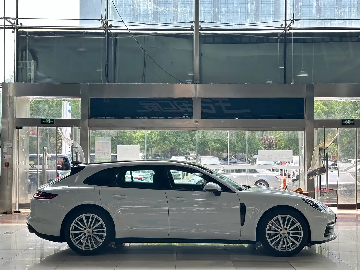 Porsche Panamera 2017 Panamera 4 Sport Turismo 3.0T фото 4