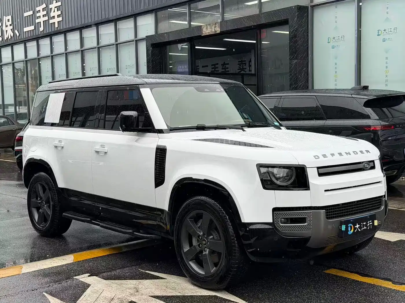 Land Rover Defender 2025 110 3.0T P400 -Dynamic HSE фото 3