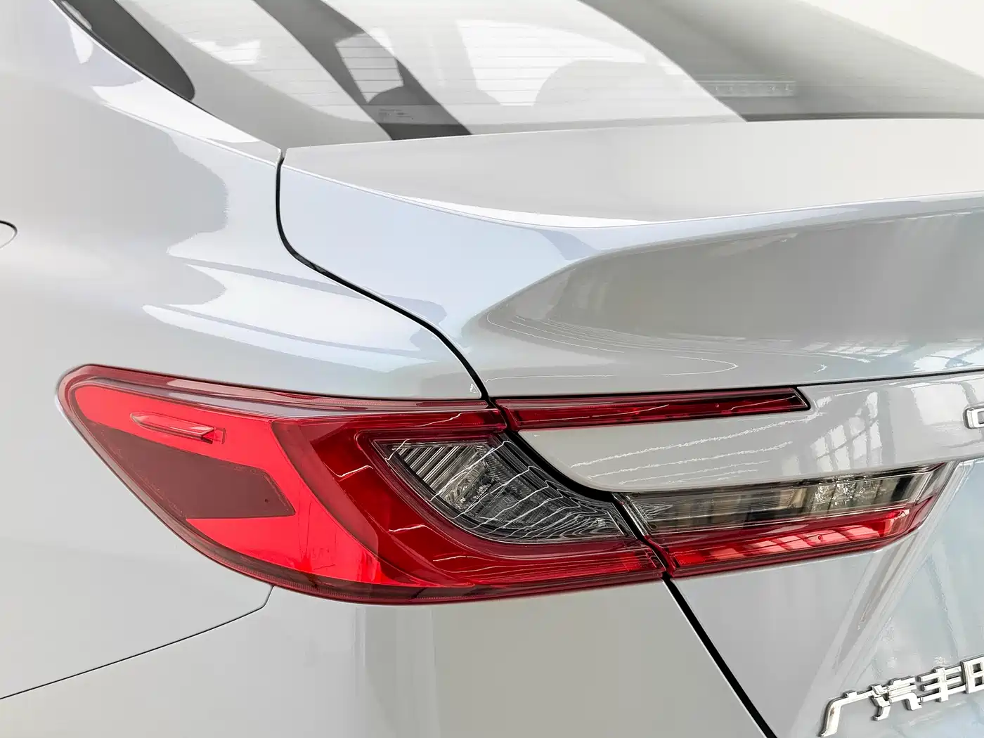 Toyota Camry 2024 Hybrid 2.5HG Premium Edition фото 21
