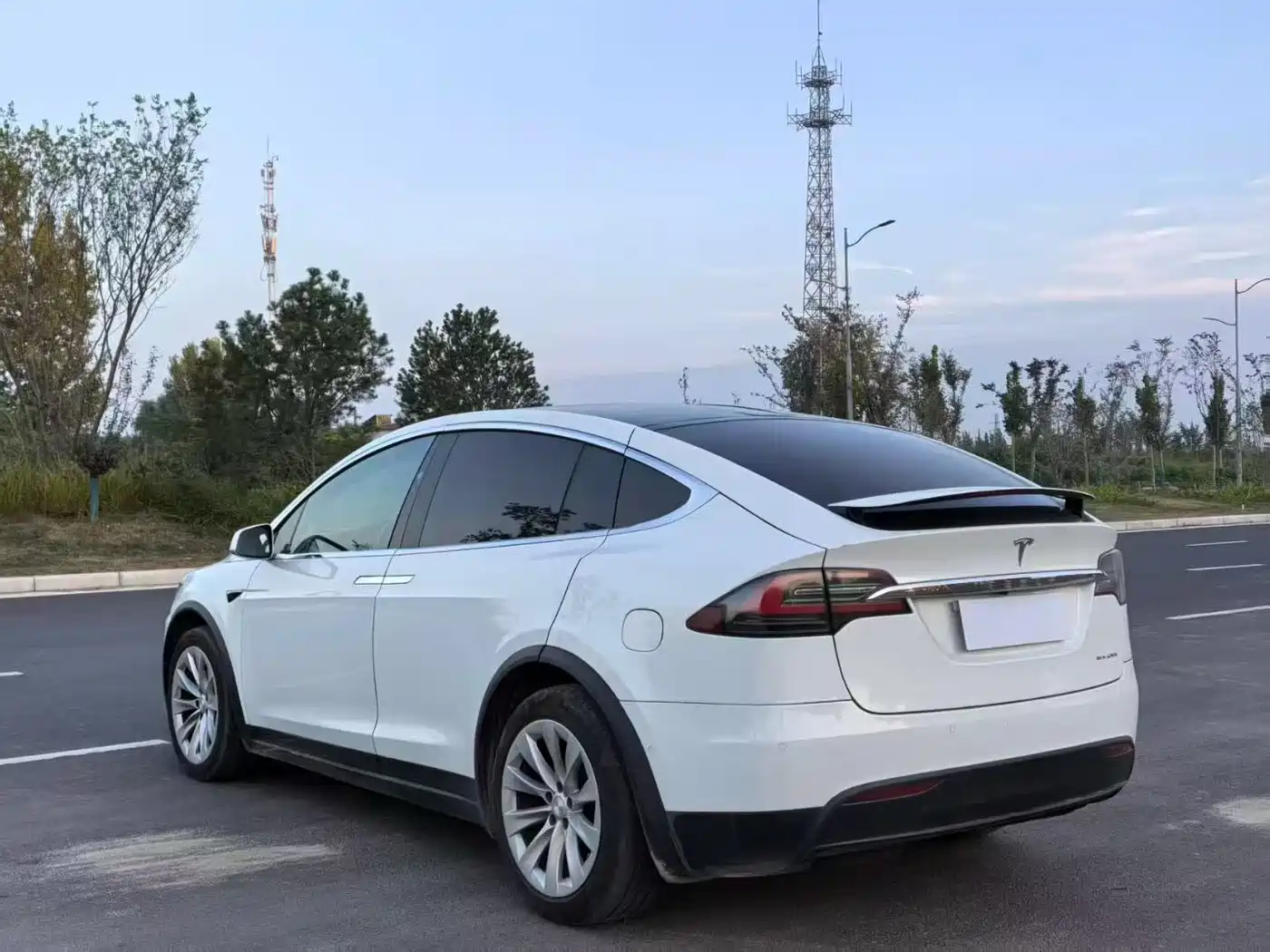 TESLA MODEL X