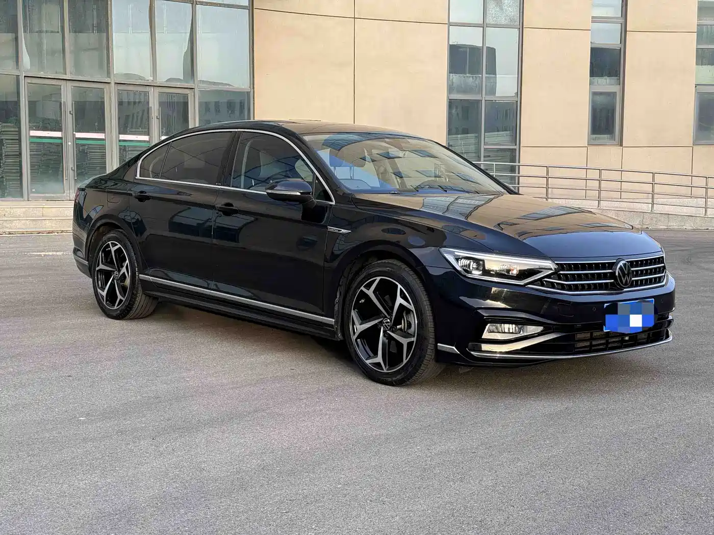 Volkswagen Magotan 2023 Model 2 Million Commemorative Edition 330TSI DSG Luxury фото 3