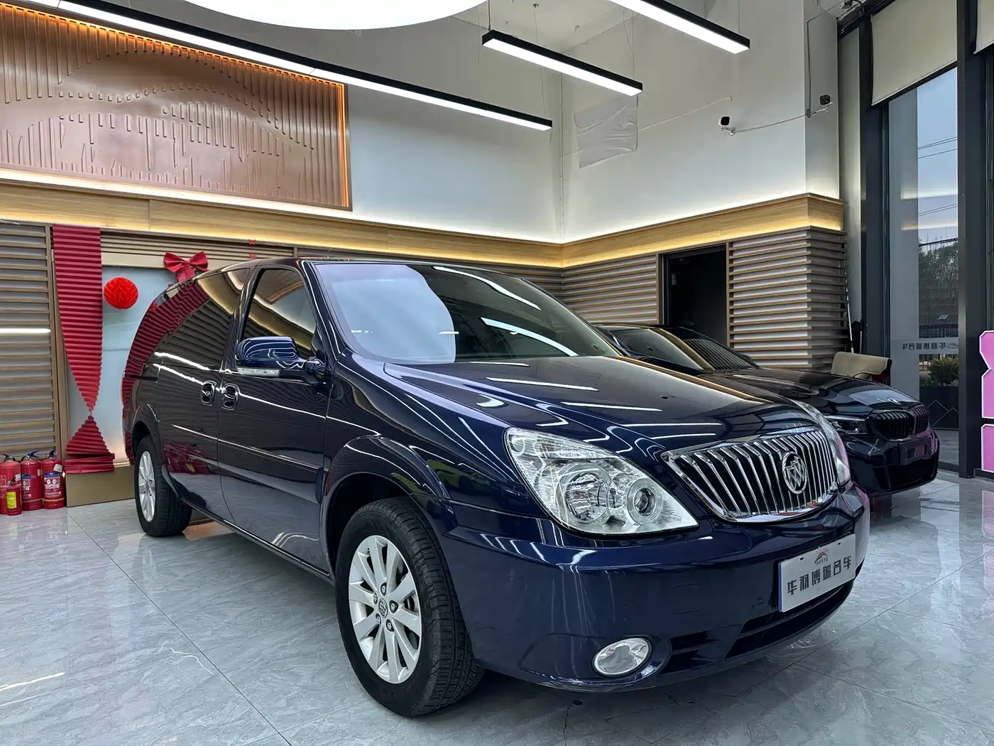 Buick GL8 2011 2.4L LT Executive Edition фото 3
