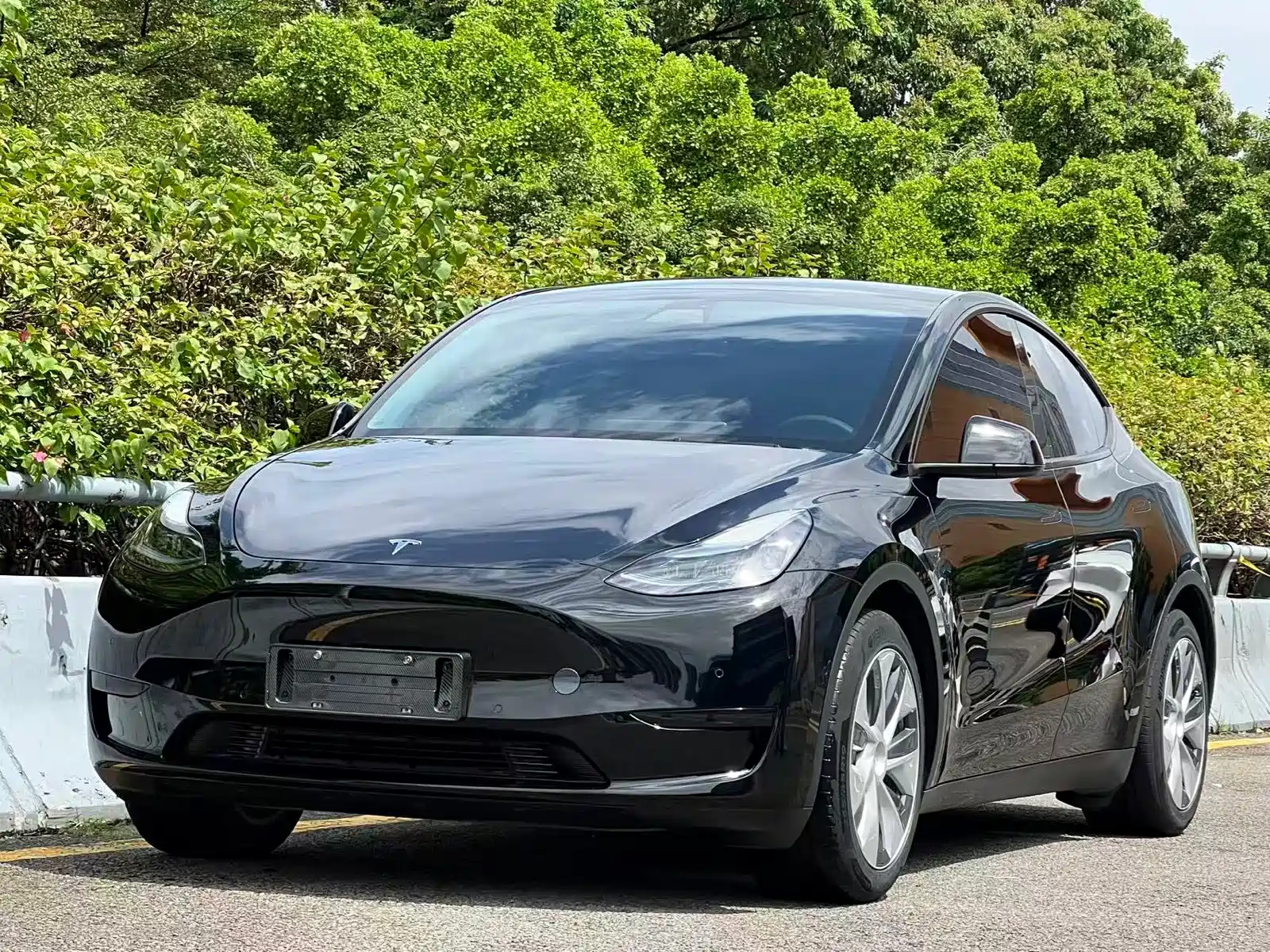 Фото 1 - Tesla Model Y