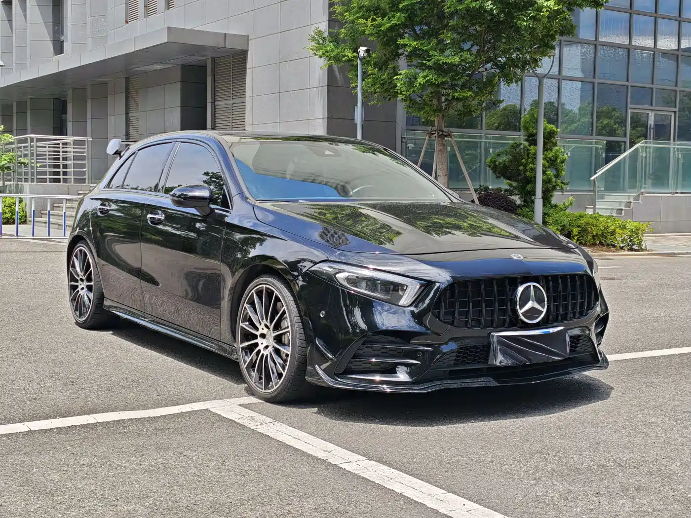 Mercedes-Benz A-Class AMG (Import) 2023 AMG A 35 4MATIC Sun Edition фото 3