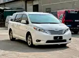Photo 3 - Toyota Sienna