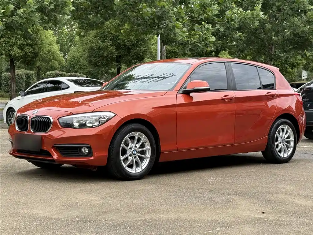BMW 1 Series (Import) 2015 118i Leading фото 2
