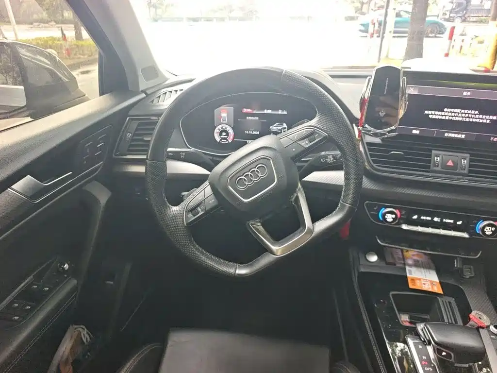 Фото 11 - Audi Q5L