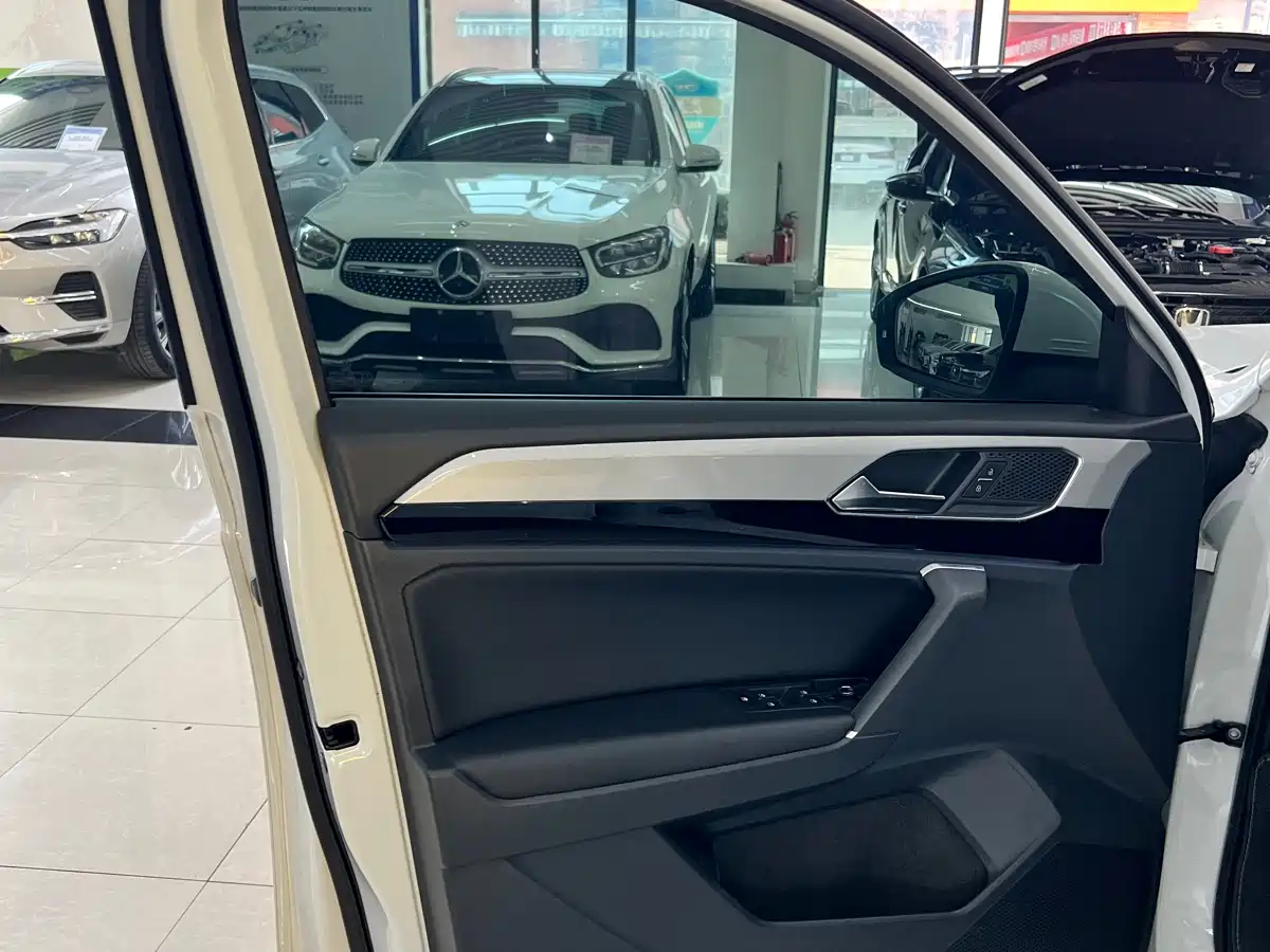 Volkswagen Tayron 2019 330TSI 2WD Luxury China VI фото 4
