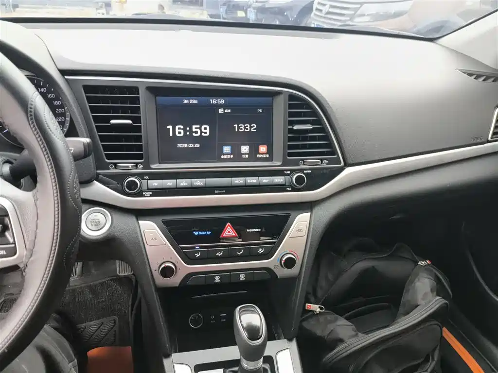 Hyundai Elantra 2018 1.6L Automatic 15th Anniversary Special Edition фото 9