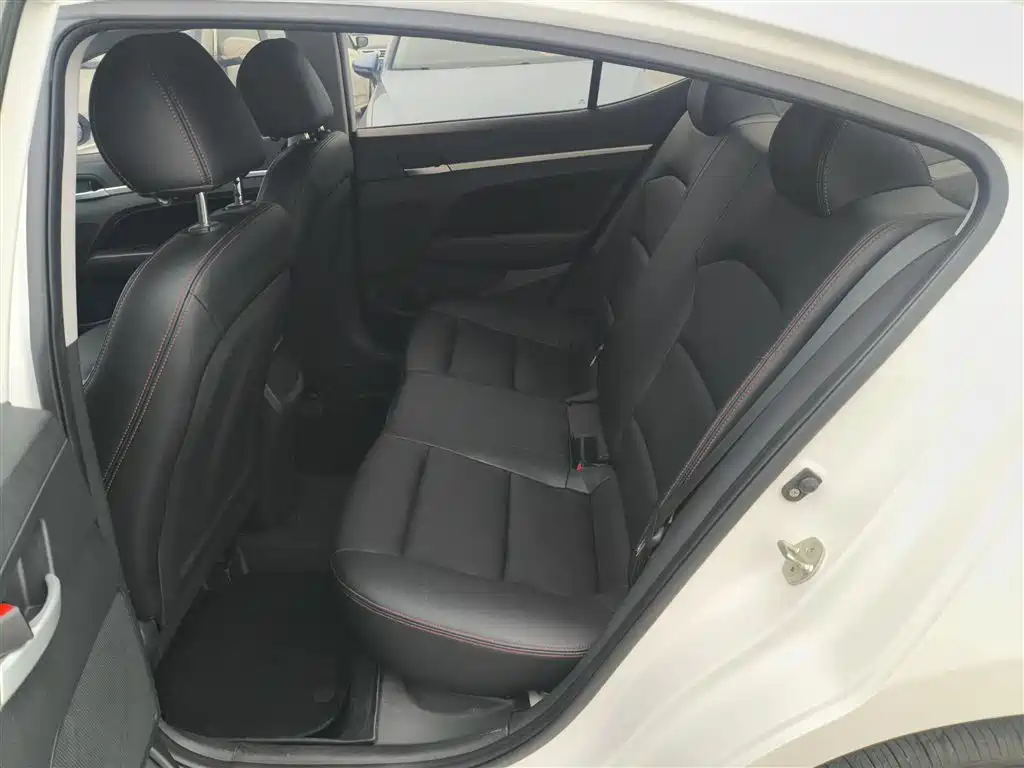 Hyundai Elantra 2018 1.6L Automatic 15th Anniversary Special Edition фото 13