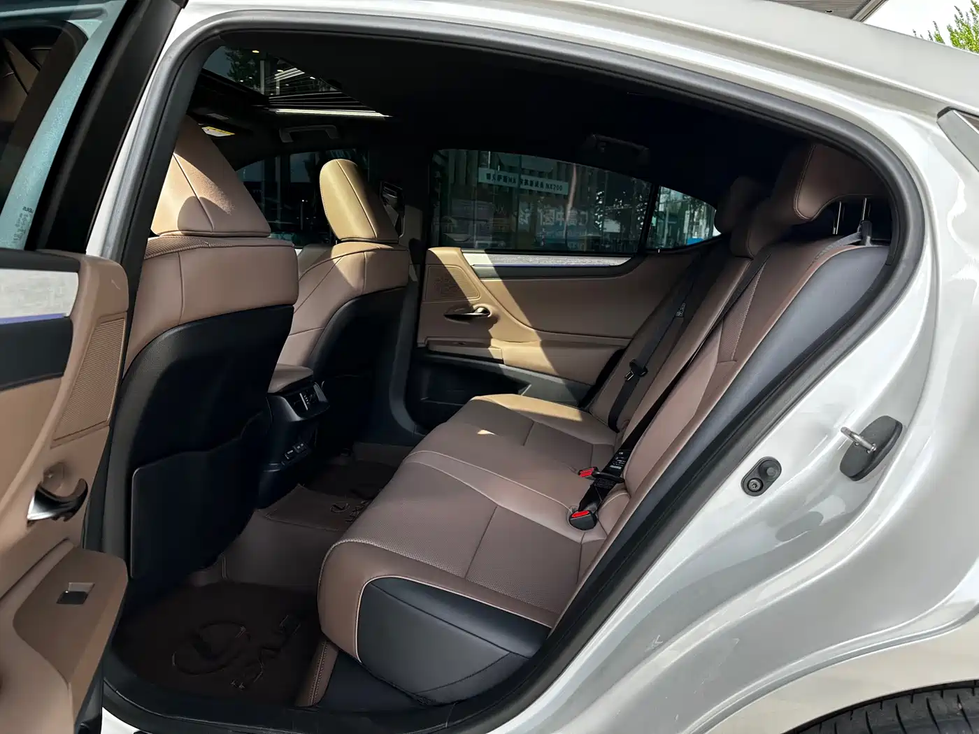 Lexus ES 2025 200 Ultimate Edition фото 7