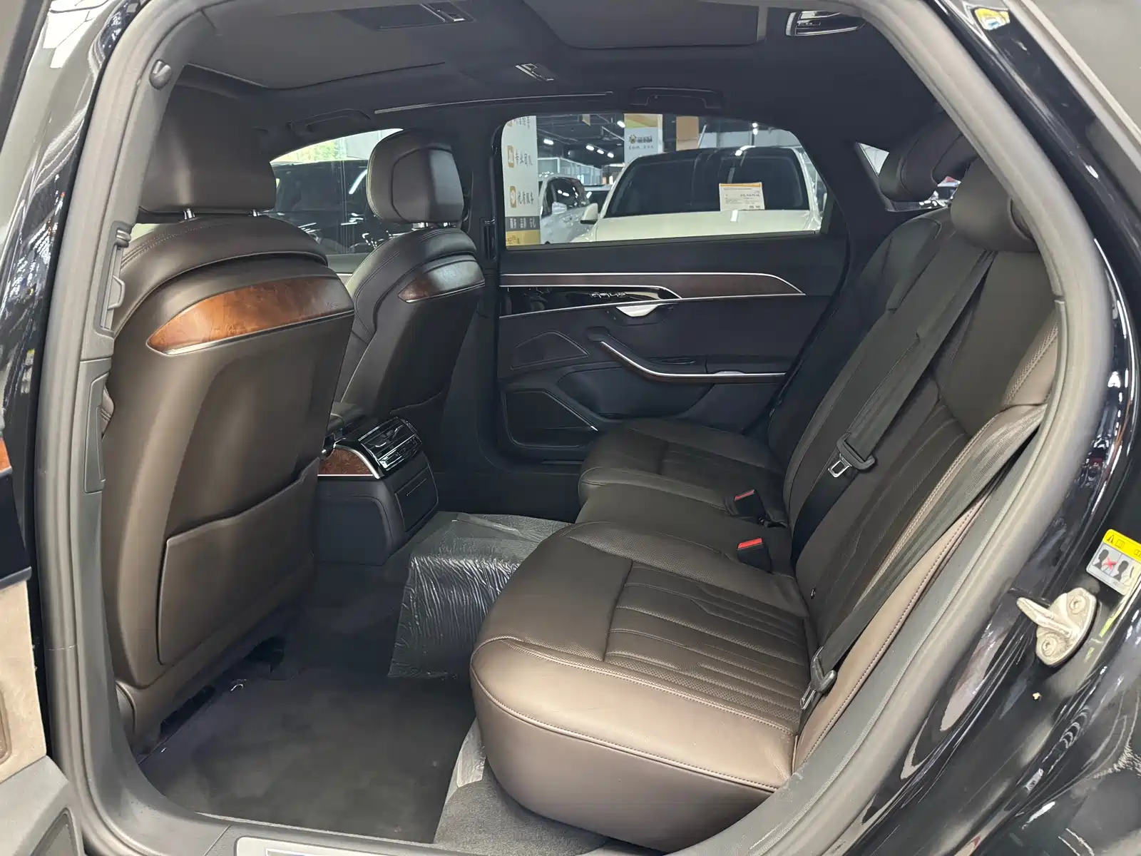 Фото 13 - Audi A8