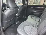 Фото 8 - Toyota Crown Kluger