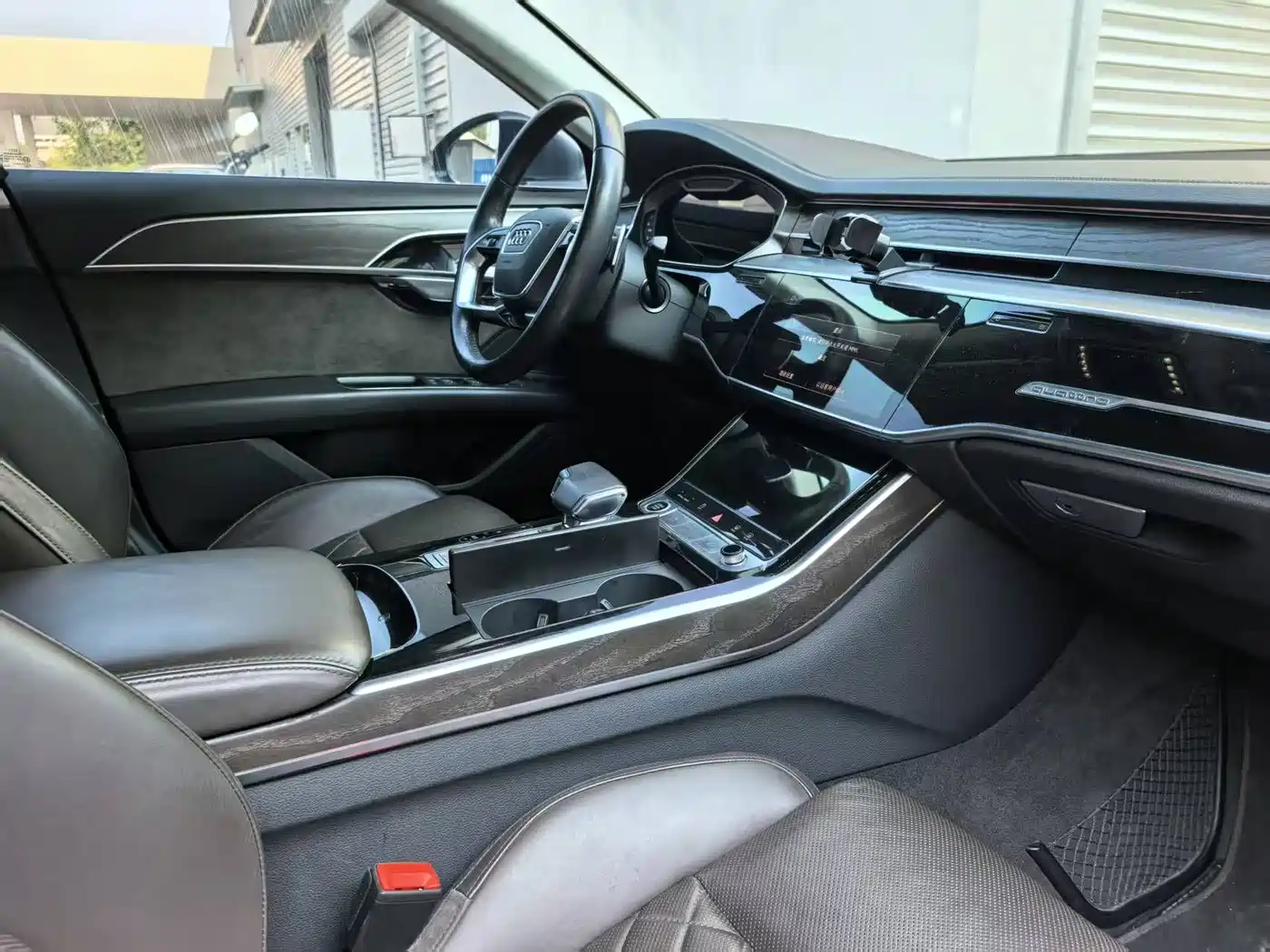 Фото 12 - Audi A8