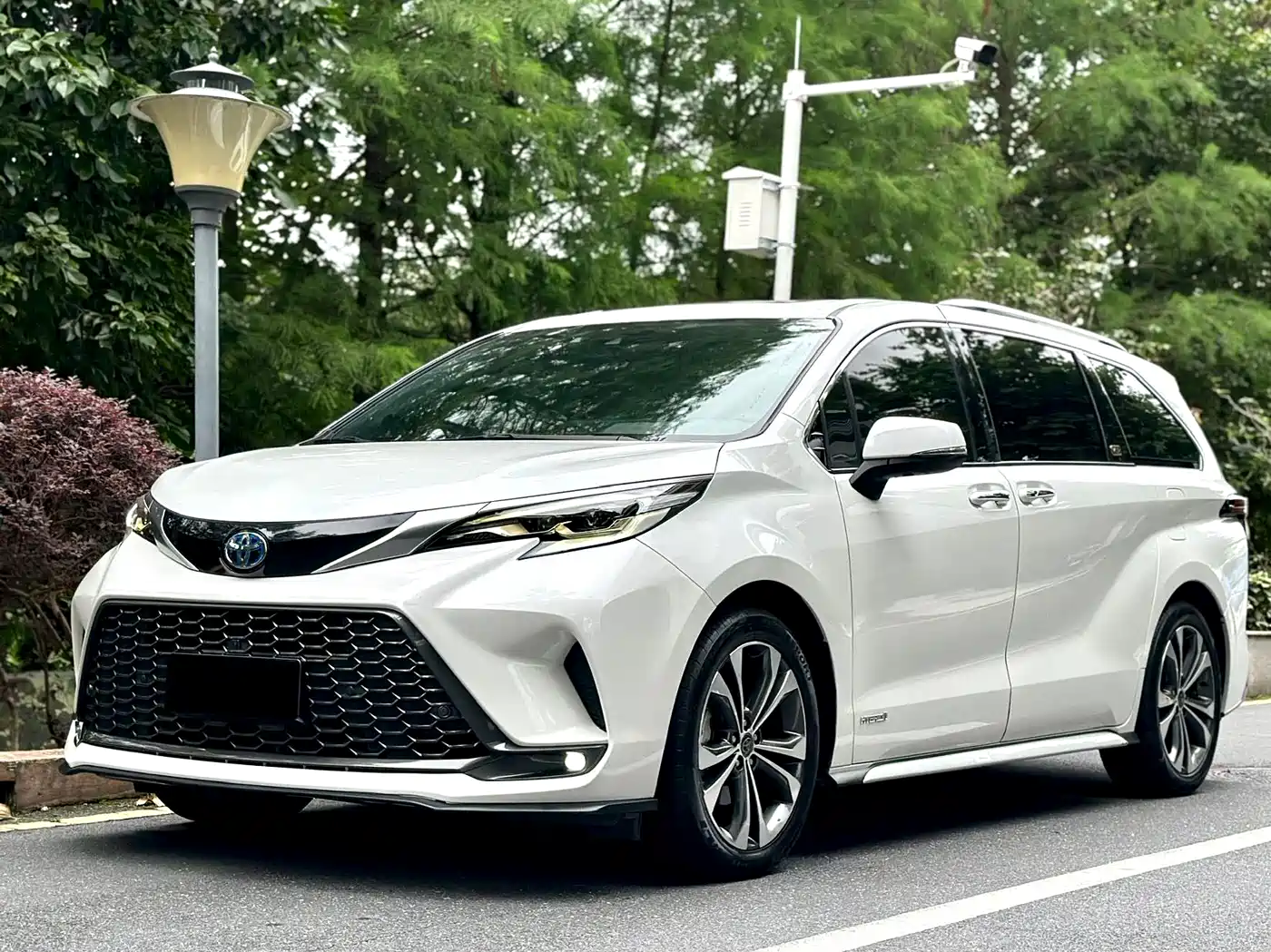 Toyota Granvia 2023 2.5L Hybrid Flagship VIP Edition