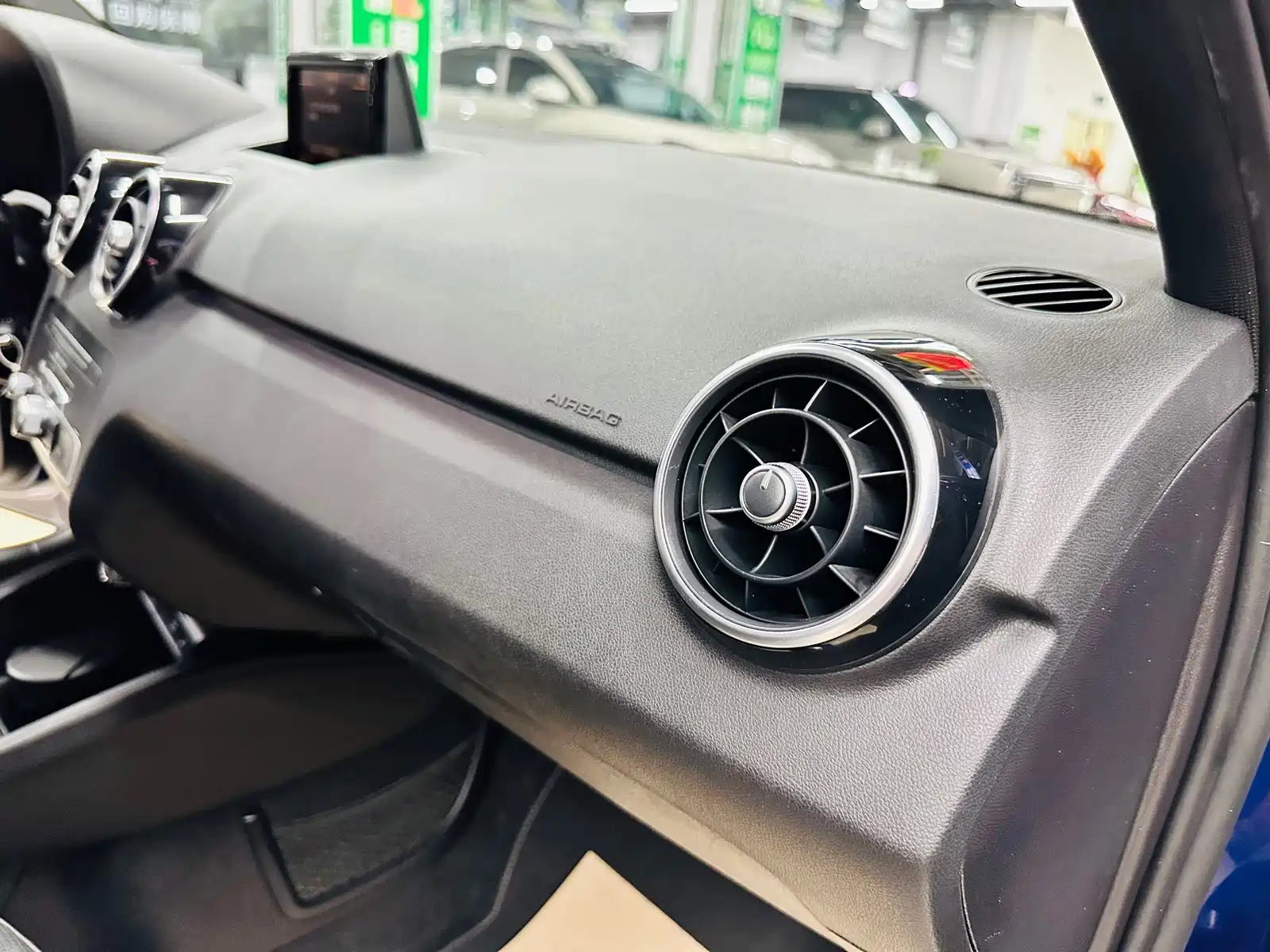 Фото 34 - Audi A1