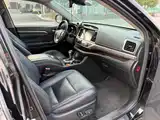 Photo 9 - Toyota Highlander
