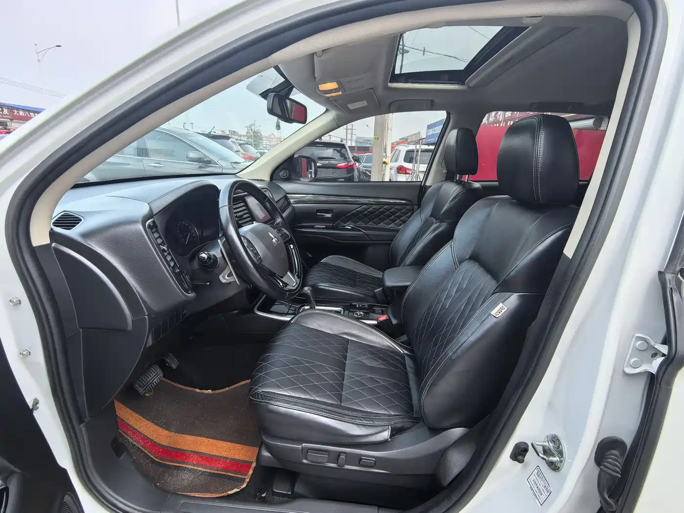 MITSUBISHI OUTLANDER