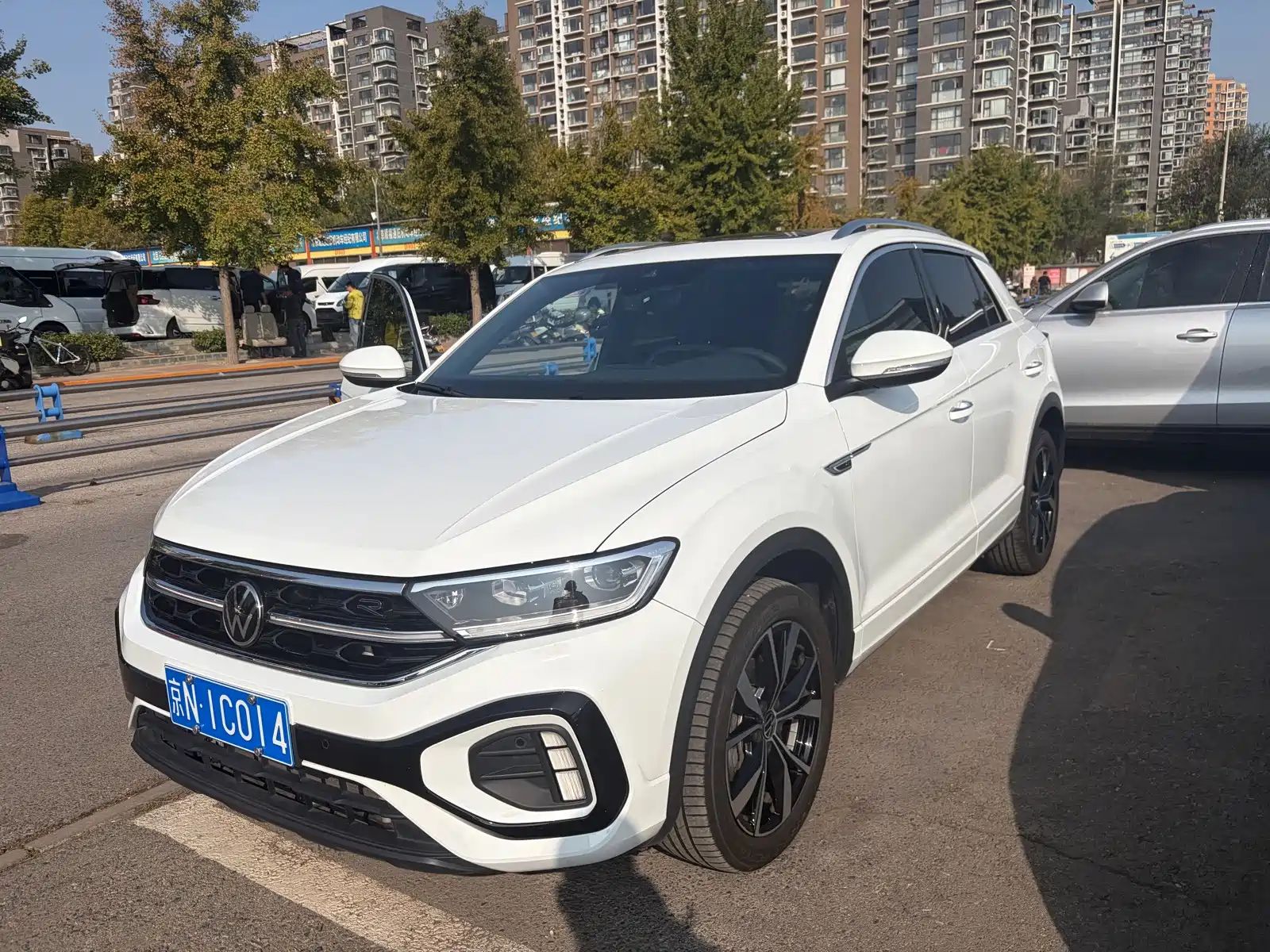 Photo 1 - Volkswagen T-ROC