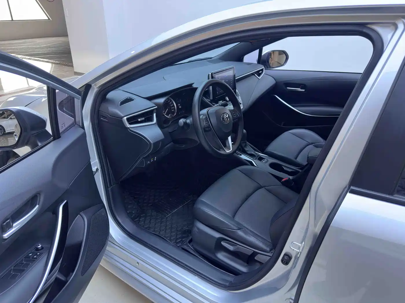 Toyota Levin 2021 185T CVT Luxury Edition фото 10