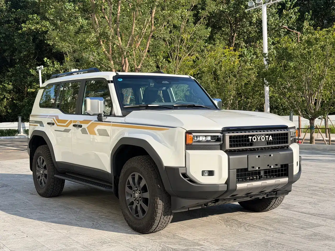 Photo 3 - Toyota Prado