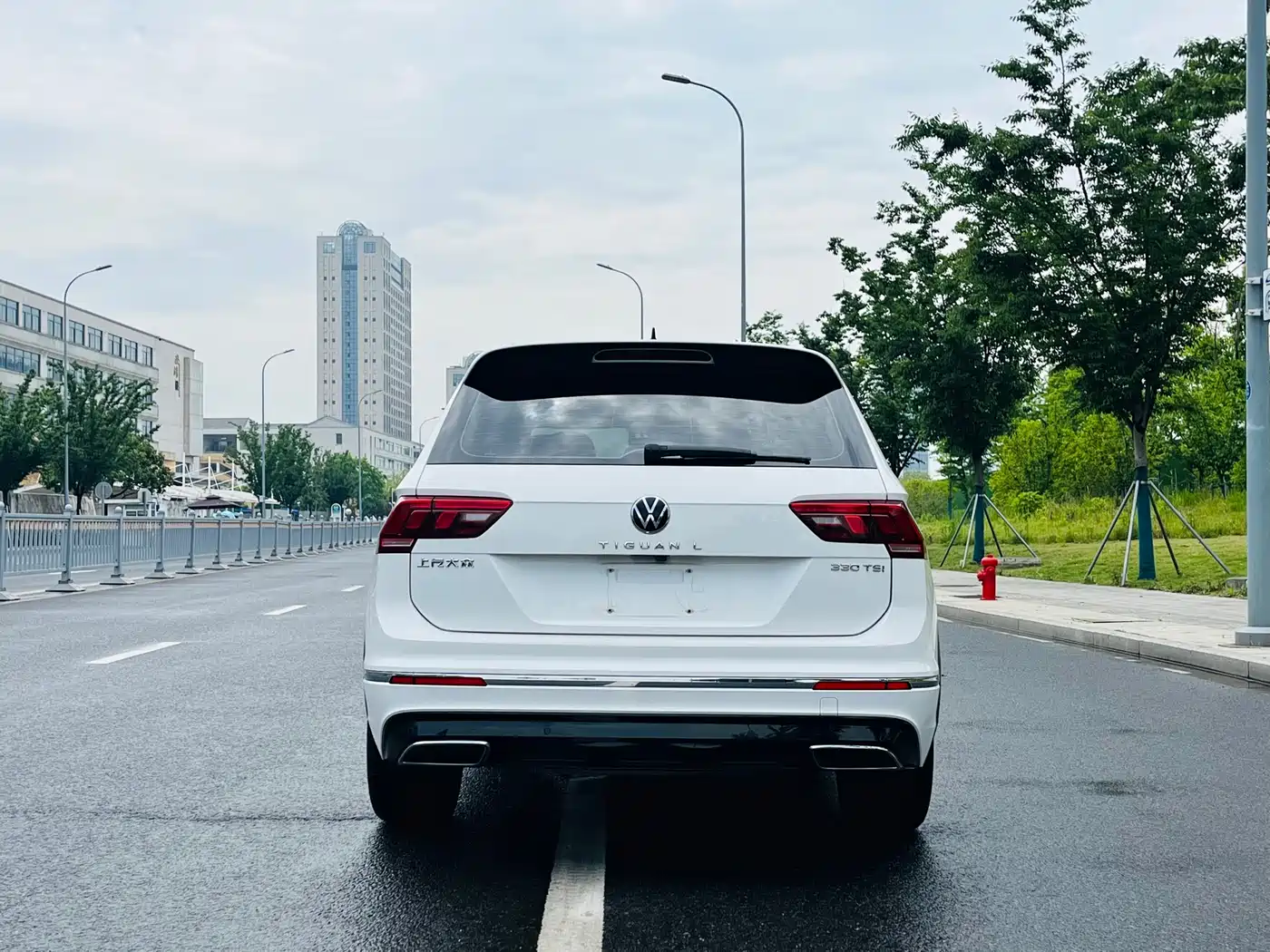 Volkswagen Tiguan L 2021 330TSI Automatic 2WD R-Line Premium фото 8
