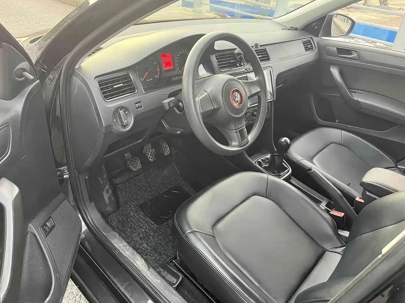 Volkswagen Santana 2015 1.6L Manual Trend Edition фото 7