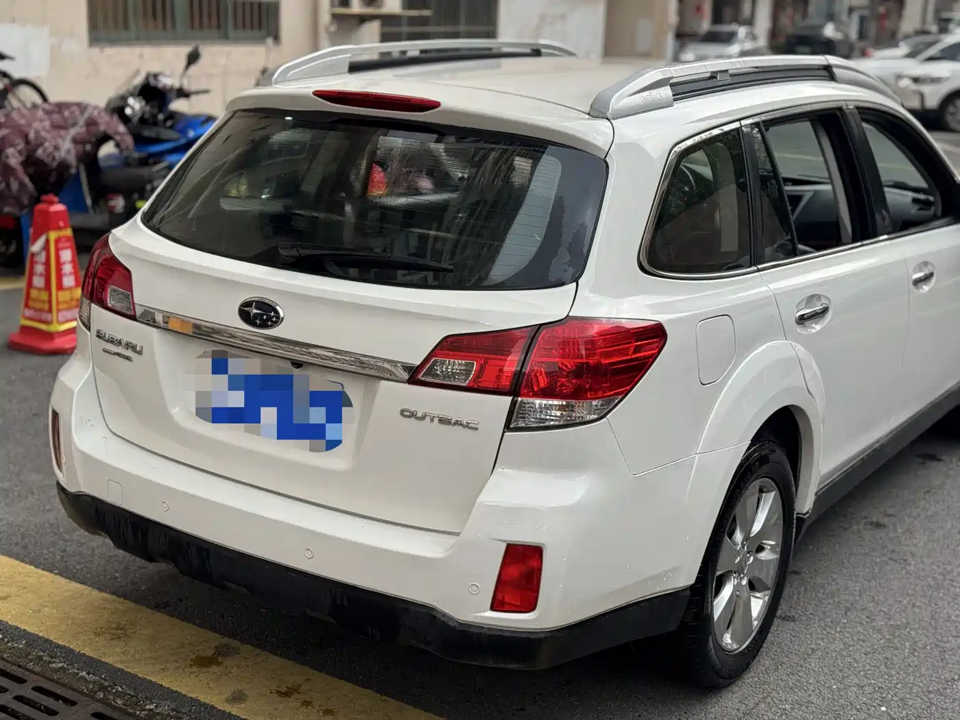 Subaru Outback 2011 2.5i Luxury Navigation Edition фото 20