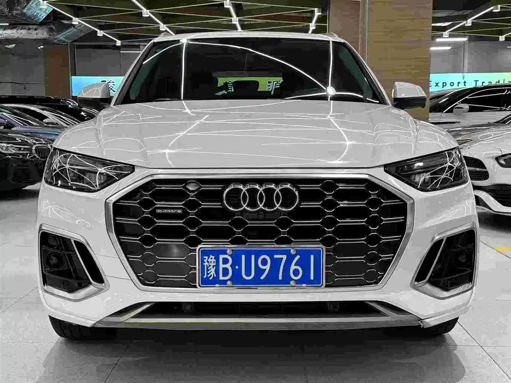 Photo 2 - Audi Q5L