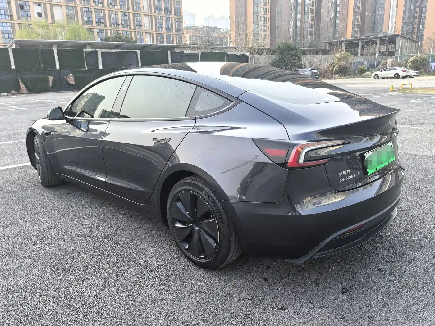 TESLA MODEL 3