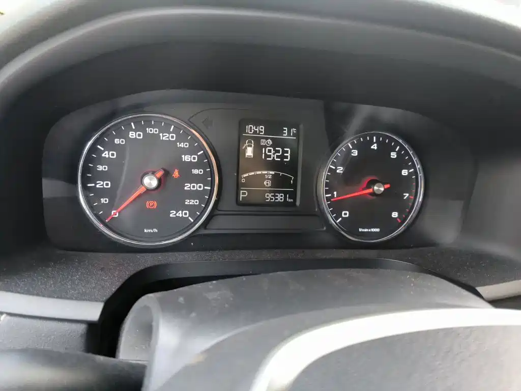 Фото 8 - Roewe i6