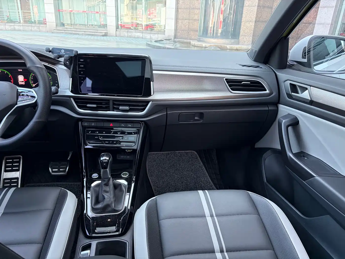 VOLKSWAGEN T ROC EXPLORING SONGS