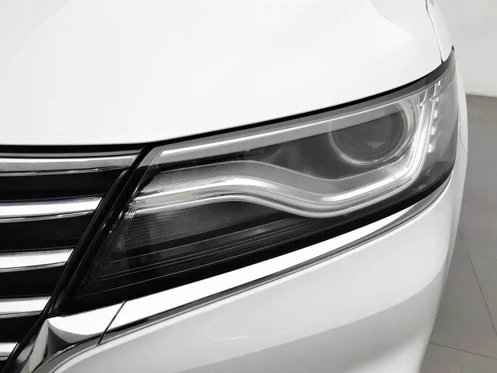 Фото 7 - Roewe RX5
