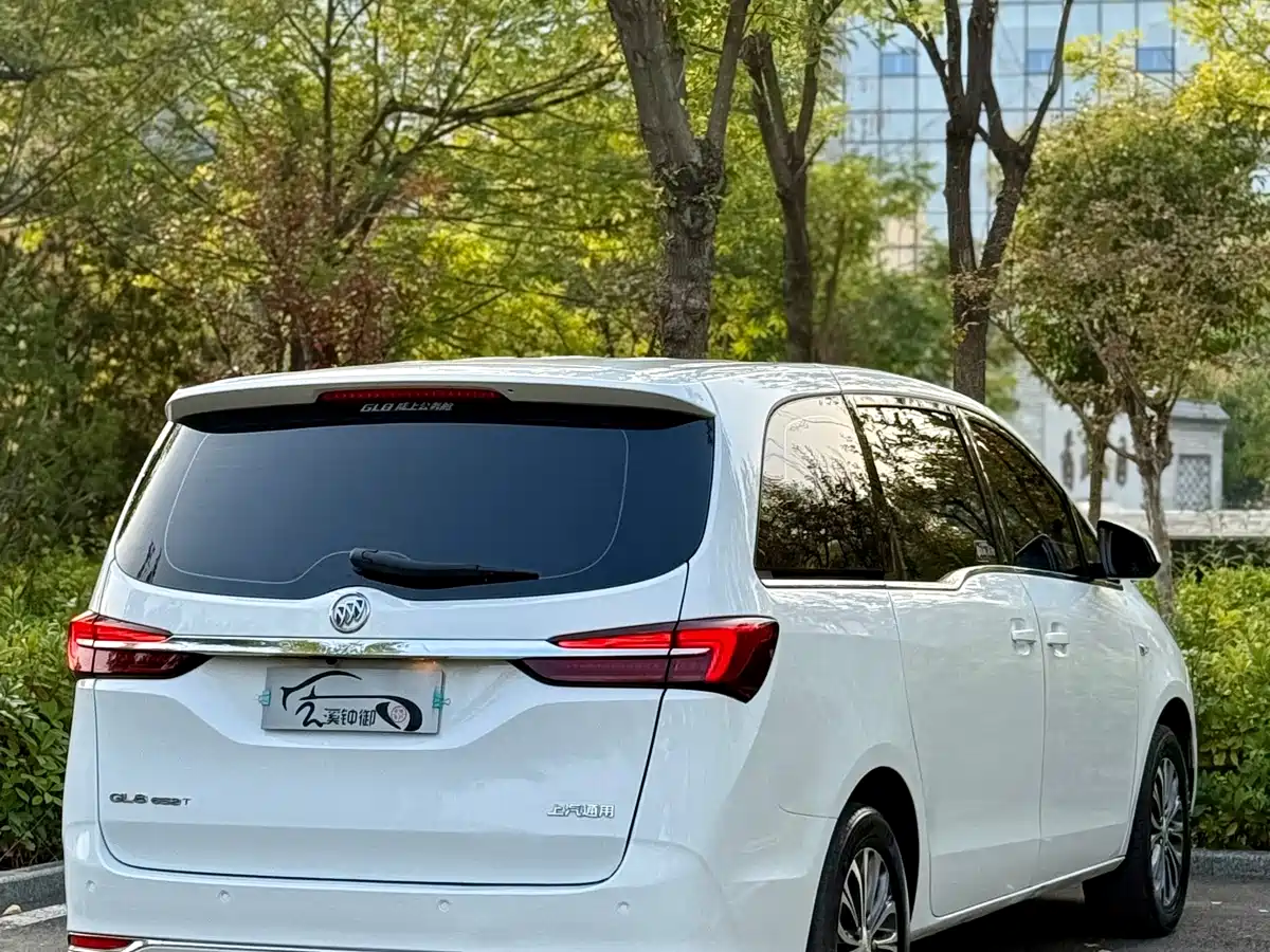 Фото 7 - Buick GL8