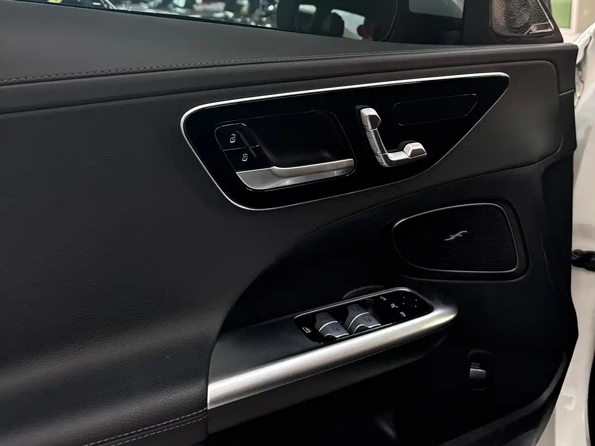 Photo 3 - Mercedes-Benz C-Class