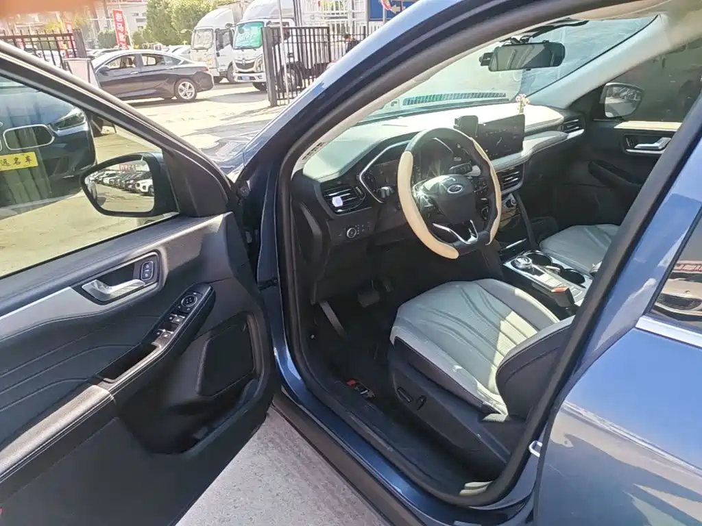 Ford Escape 2025 2024 Model EcoBoost 245 2WD Premium Edition