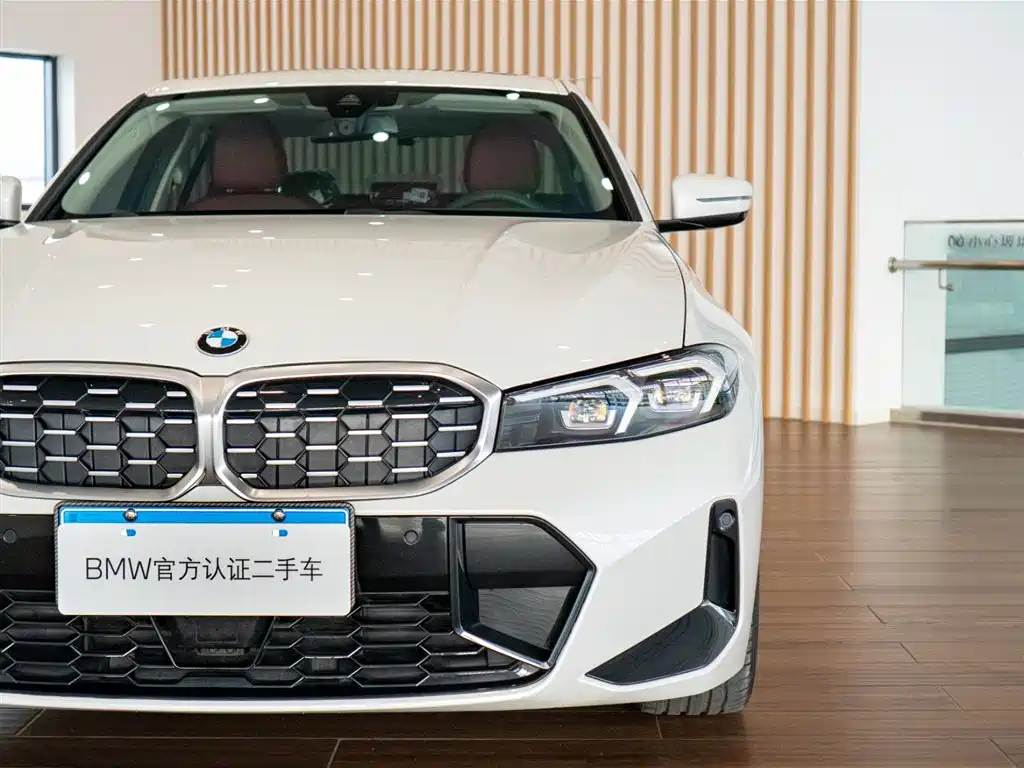 BMW 3 Series 2025 325i M Sport Package фото 8