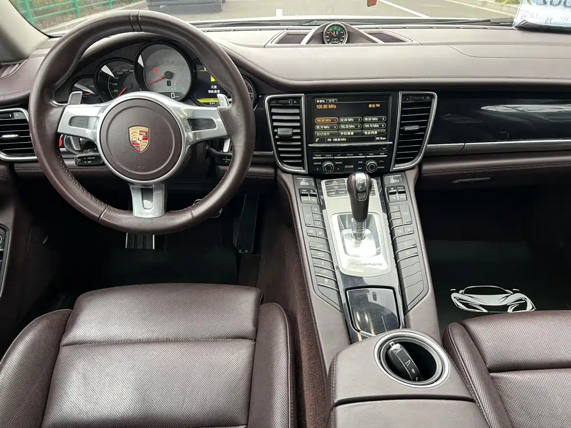 صورة 14 - Porsche Panamera