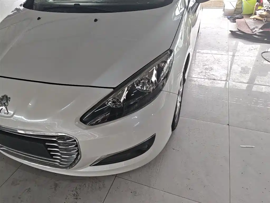 Peugeot 308 2014 Model Joy Edition Classic 1.6L Automatic Superior Style фото 24