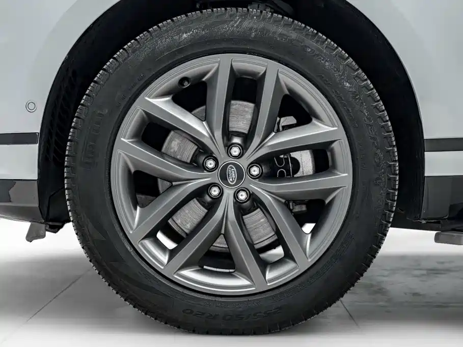 صورة 35 - Land Rover Range Rover Velar