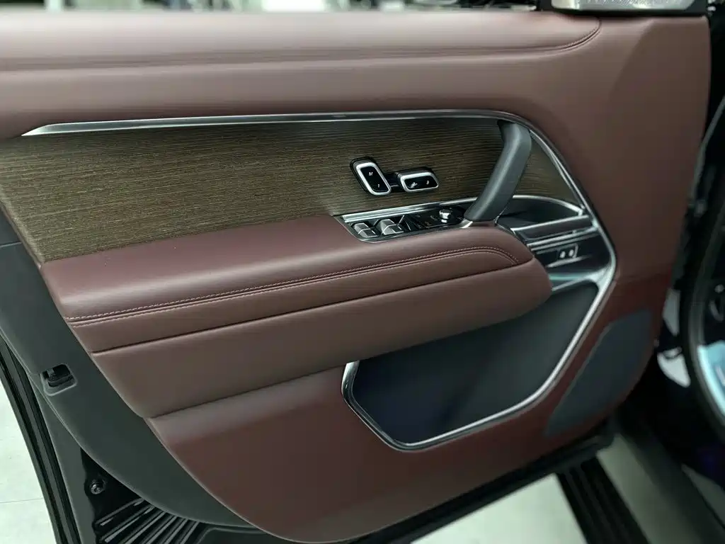 Photo 19 - Land Rover Range Rover