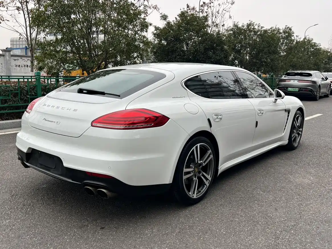 صورة 18 - Porsche Panamera