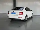 Фото 4 - Škoda Octavia