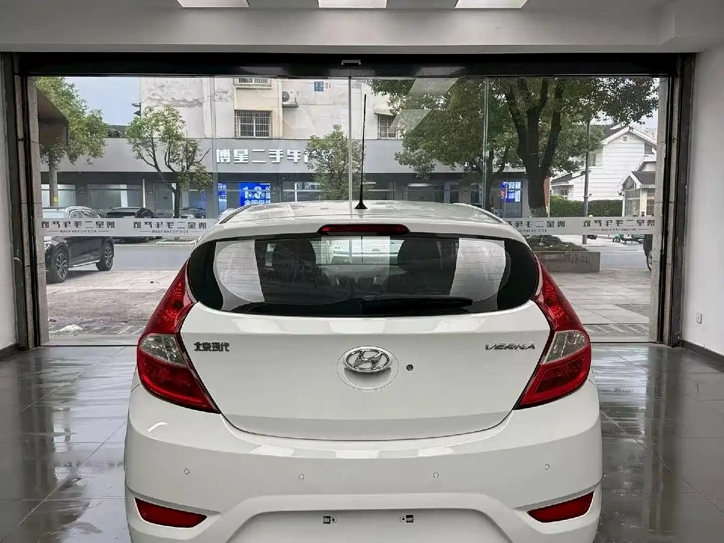 صورة 8 - Hyundai Reina