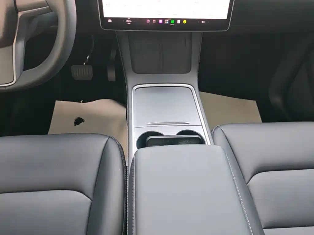 Фото 14 - Tesla Model Y