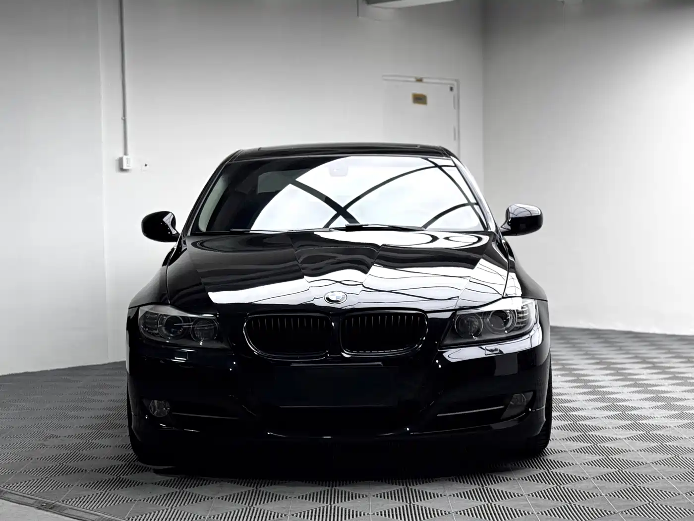 BMW 3 Series (Import) 2009 335i фото 2